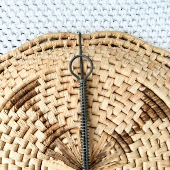 Papago Style Woven 10.5" Tray Basket Plate Scalloped Edges Hanging Mount - Picture 7 of 9